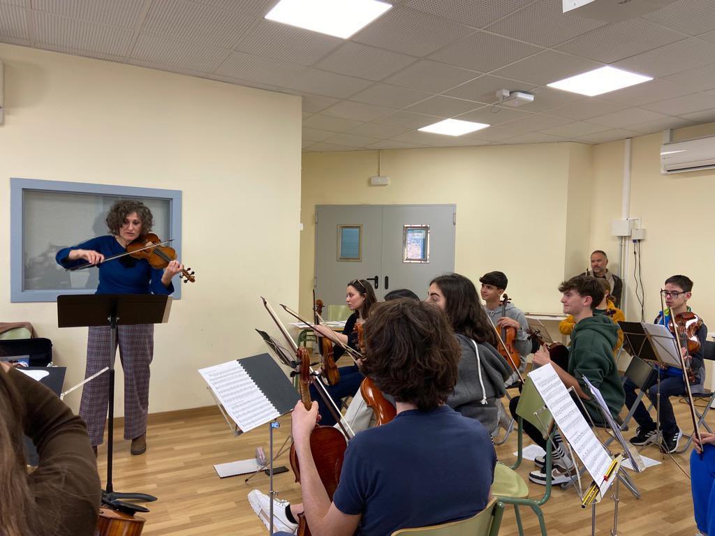 ALBA ROCA,  #professoraESMUC de violí del @EsmucAntiga, culmina la seva tasca amb l’Orquestra Montsalvatge de l’@IEAOm