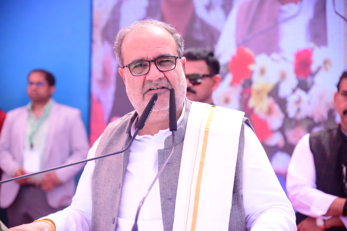BJP4UP's tweet photo. प्रदेश अध्यक्ष श्री @Bhupendraupbjp एवं उप मुख्यमंत्री श्री @brajeshpathakup ने लखनऊ के कॉल्विन तालुकदार कॉलेज में आयोजित 'लखनऊ कौशल महोत्सव' कार्यक्रम का शुभारंभ किया व उपस्थित युवाओं को सम्बोधित किया। https://t.co/TbPfcIn3nA