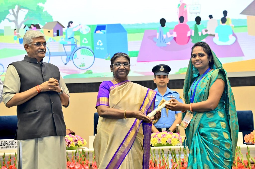 bhaskar21's tweet photo. _____________________________________
           🙏 शक्ति को सम्मान 🙏
_____________________________________

#SwachhSujalShaktiSamman 
#ShaktiKoSamman 
#SSSS2023

@rashtrapatibhvn , @gssjodhpur @prahladspatel https://t.co/WeOqJmtQ5m
