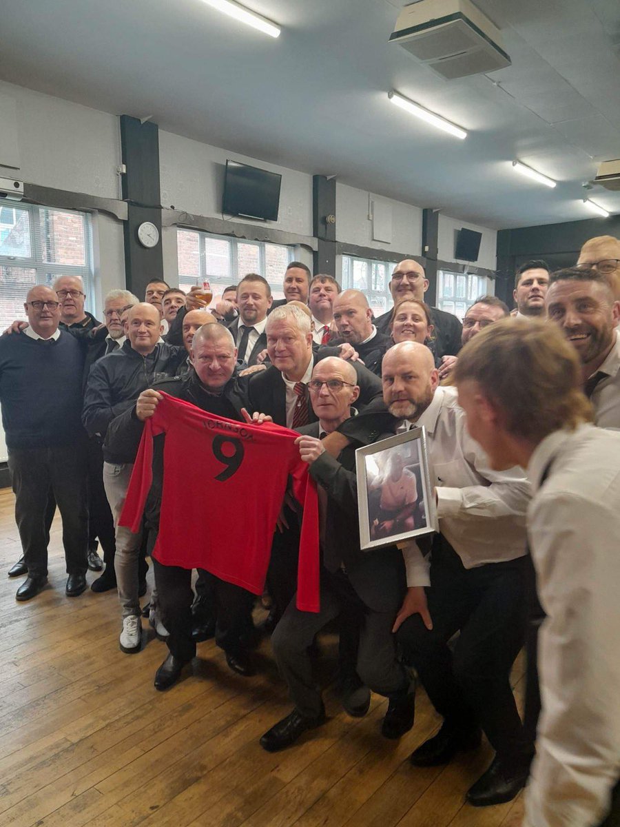 ShirebrookTwnFC's tweet photo. Thanks for the memories Simon rest easy ⚽️❤️ https://t.co/9ktWQgseaI