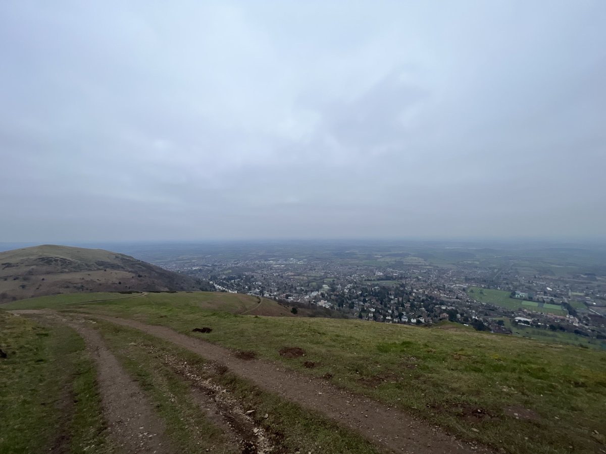 JosieAllan4's tweet photo. Ramble On. 🌈🌱🤩Now’s the time, the time is now.
On my way. 🌼💚
#MagicSkies #MagicHill #Malvern #Winter https://t.co/MIaNsf9kSl