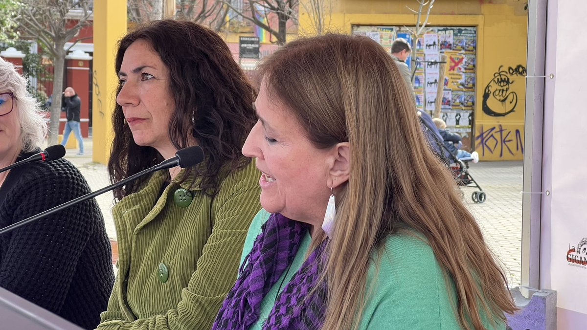 flfs_2023's tweet photo. #FLFS2023 | ‘Sevilla y memoria’ con Reyes Aguilar, Paqui Maqueda y Susana Falcón 💜 https://t.co/SBu4fWk4Q5