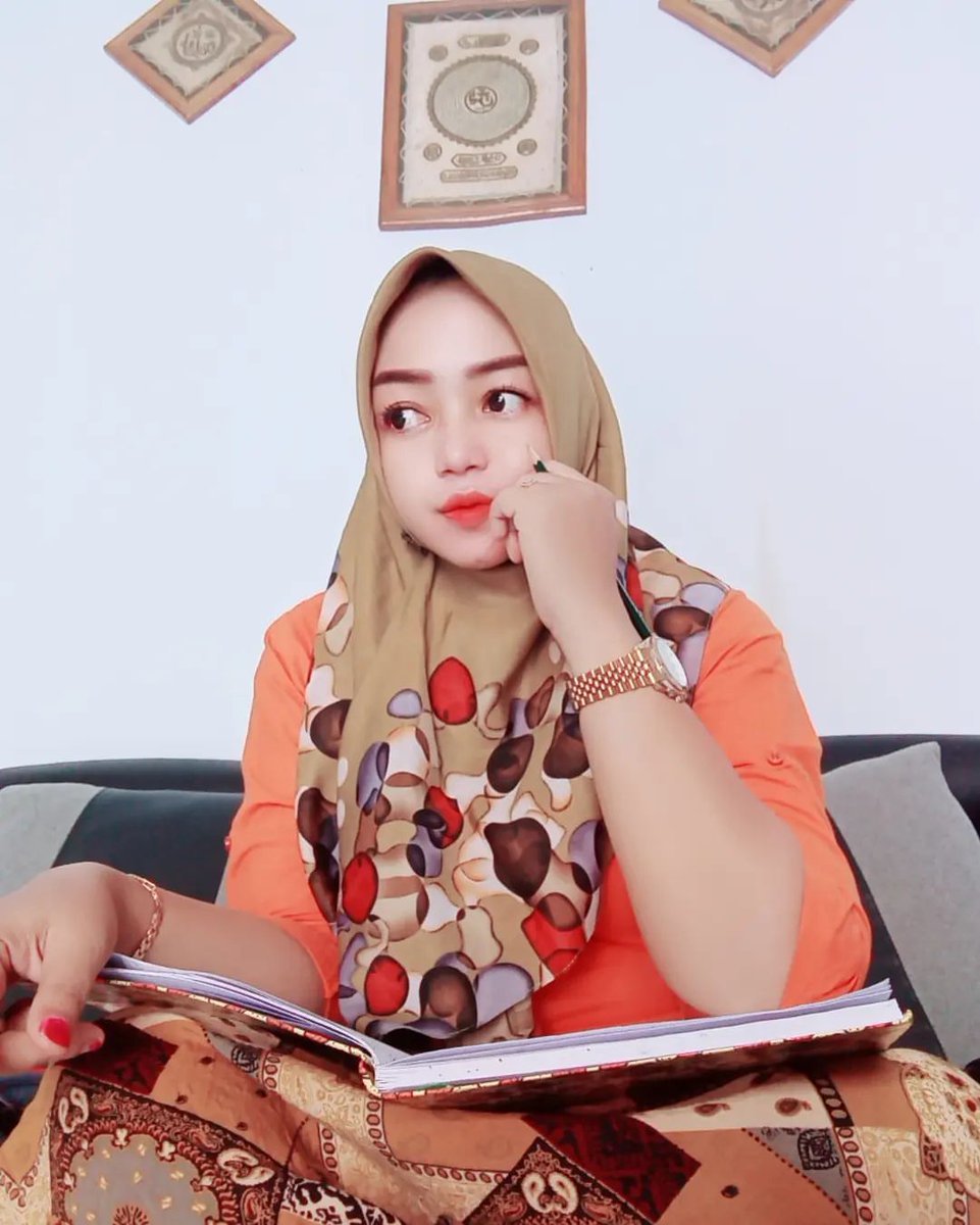 aielisaaa's tweet photo. Temenin chat yuk, bosennnn https://t.co/ARdSHUvuFx