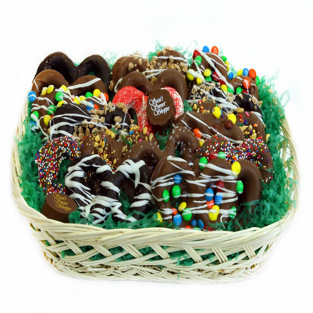 SuziSweetShoppe's tweet image. Spring is almost here🌷and with it comes so many special celebrations. 🎉 

Easter, graduation parties 🎓 bridal showers 🎁 holy communions, and more. 

Every occasion is better with one of Suzi's party platters. 😍 Give us a call to plan your perfect platter today!
732-796-0115