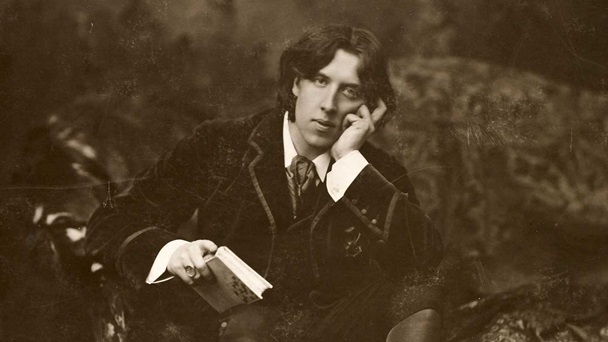 fuedicho's tweet photo. "Sé tú mismo; todos los demás puestos ya están ocupados". 
Oscar Wilde
#Fuedicho https://t.co/1aM9aWHzUJ