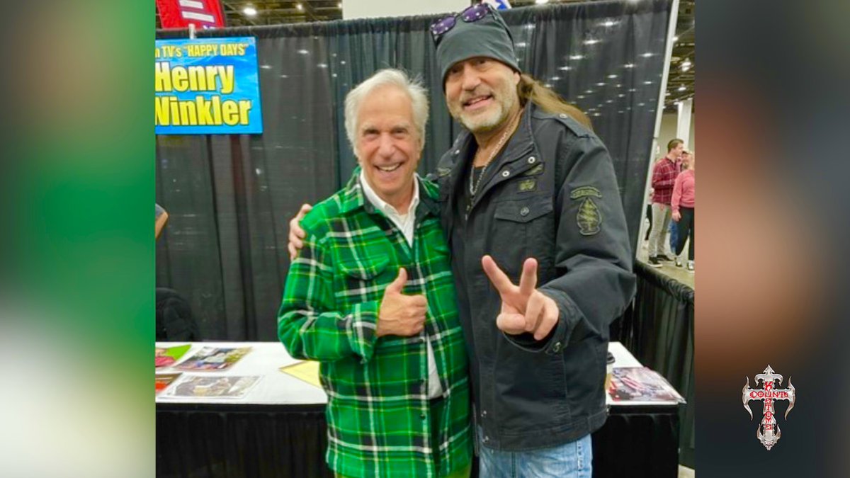 CountsKustoms's tweet photo. Ayyy! As if being at the Detroit Autorama last weekend wasn’t already cool enough, @DannyCountKoker got the chance to meet the one and only, Henry Winkler! Hope to see you again soon, Fonz!  #countskustoms #hotrodshows #thefonz #henrywinkler #detroit #autorama @hwinkler4real https://t.co/2GUgI40K3b
