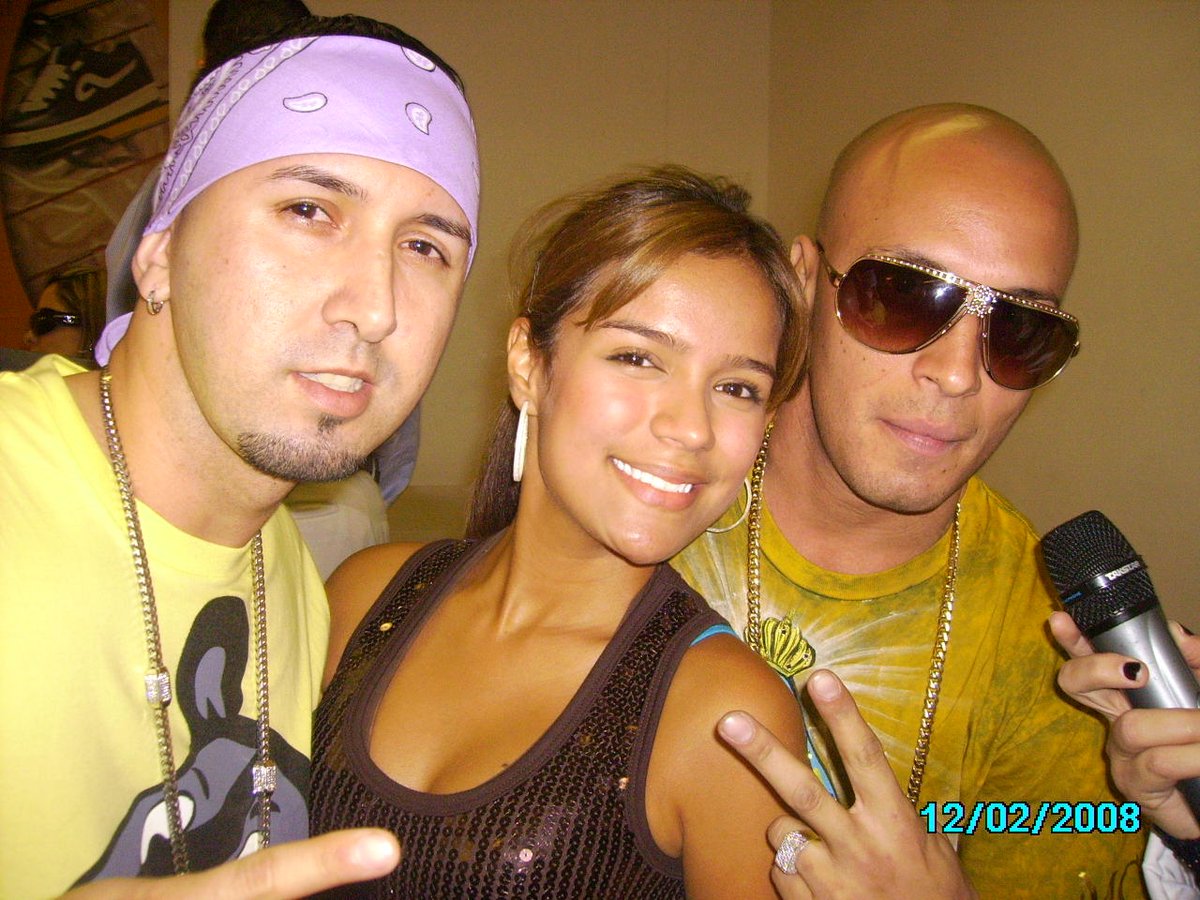Encontre esta foto del 2008, cuando se presento <a href="/alexisyfido/">Alexis y Fido</a> en bogota, <a href="/karolg/">LABICHOTA</a> solo tenia dos canciones. ella se encargo de abrir el show de ellos.. asi funcionan los suenos, trabajndo dia a dia. #KarolG