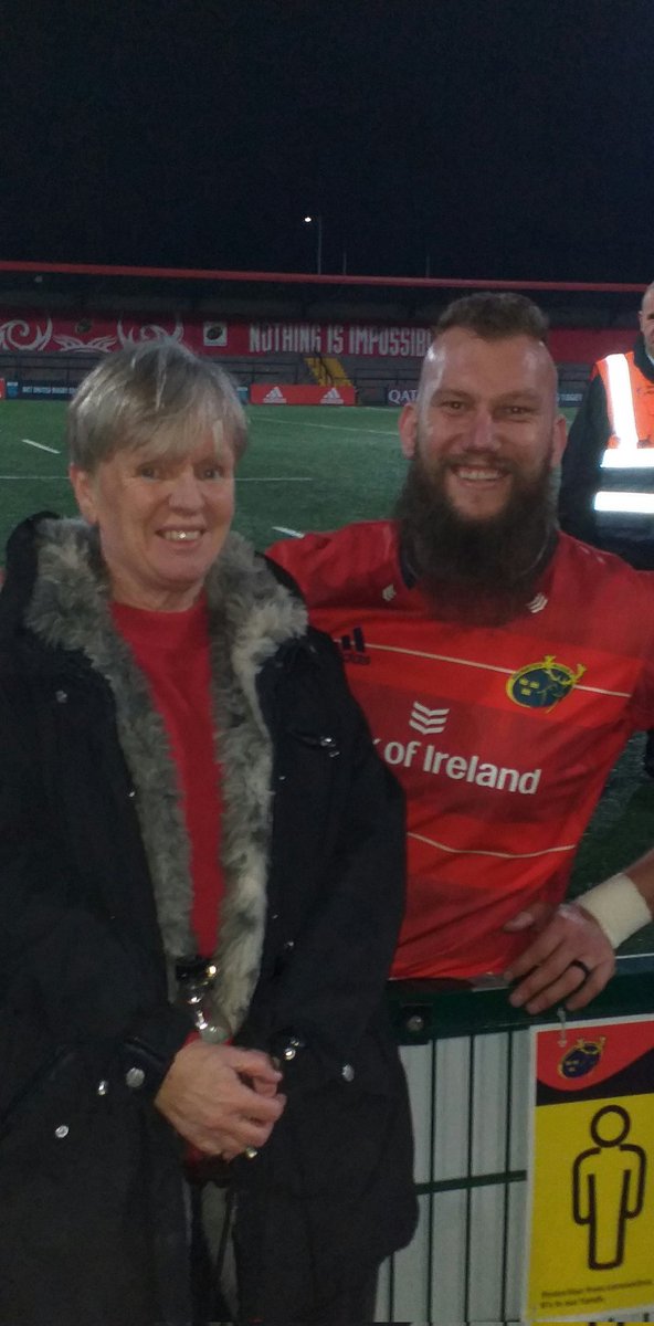Crazy game but huge 5 points. How good to see RG Snyman back on the pitch. Lovely to meet him afterwards and what a lovely guy with such patience to stand for so many photos especially with the kids. 👏👏
#WEARE16 #SUAF
@Munsterrugby @MRSC16 @MRSCDublin