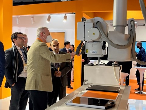 Carestream's tweet photo. Our flagship #xrayroom, the DRX-Evolution Plus is feature-rich with Smart Room Features and even a tilting wall stand. Don't miss your chance to see it at #ECR2023. #carestream #xrayequipment #xrayimagnig https://t.co/nppcGmJyP1
