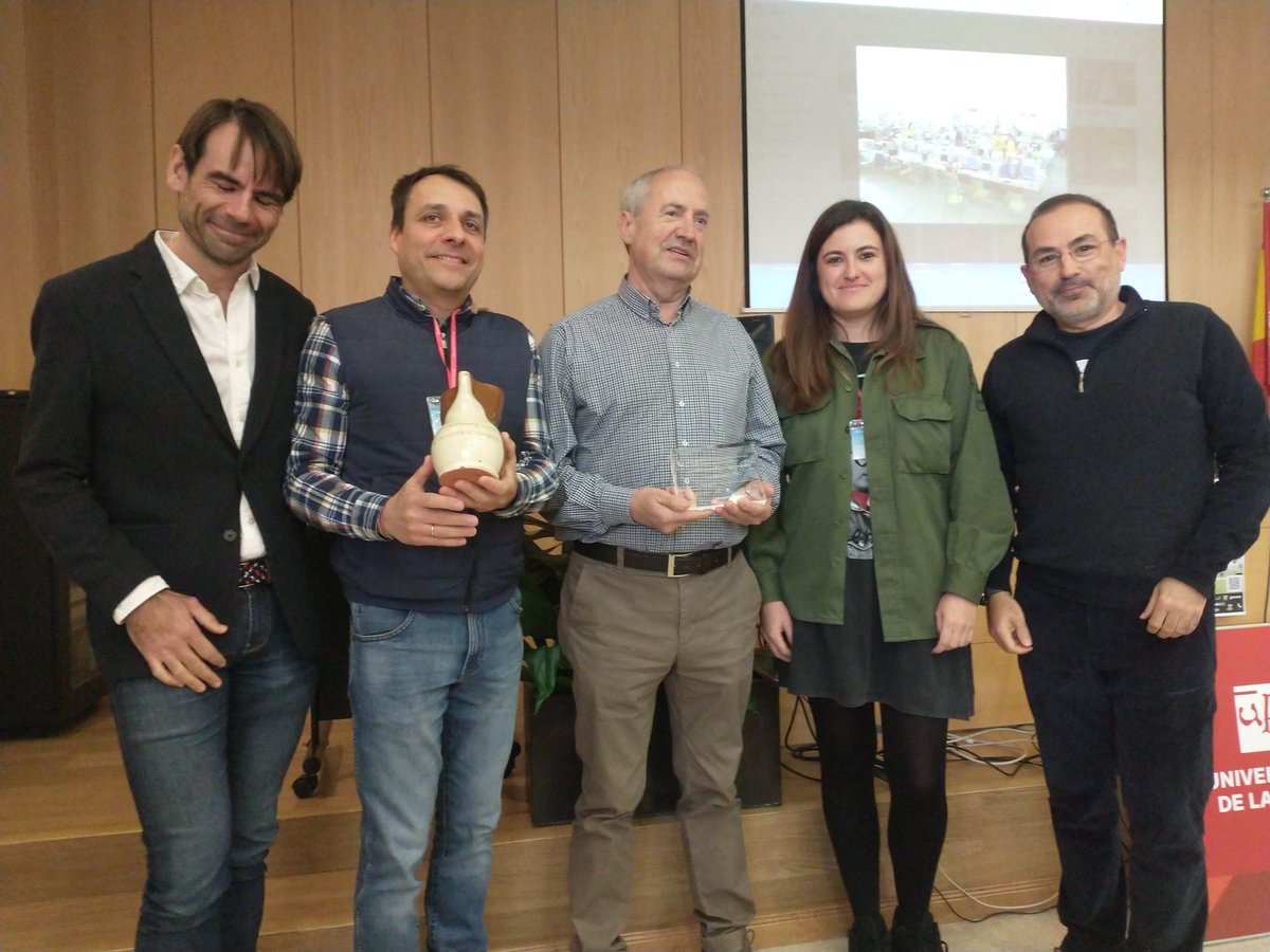 zurracapoteconf (@zurracapoteconf) on Twitter photo Entregamos el primer premio de la <a href="/zurracapoteconf/">zurracapoteconf</a> a toda una experiencia de vida, a Riojaparty. Entrega el premio el colegio de informáticos de La Rioja. Entregamos el primer premio de la <a href="/zurracapoteconf/">zurracapoteconf</a> a toda una experiencia de vida, a Riojaparty. Entrega el premio el colegio de informáticos de La Rioja.