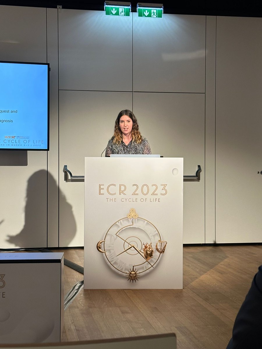 Elena Otón <a href="/serammeA6SALUD/">SERVICIO DE RADIOLOGÍA HOSPITAL MORALES MESEGUER</a> durante su comunicación oral de uno de nuestros trabajos en ECR 2023 @myesr. Excelente contenido y puesta en escena. ¿Cuándo atacaremos el problema de la ineficiencia, la inadecuación y el sobrediagnóstico? Los problemas de  la sanidad son múltiples.