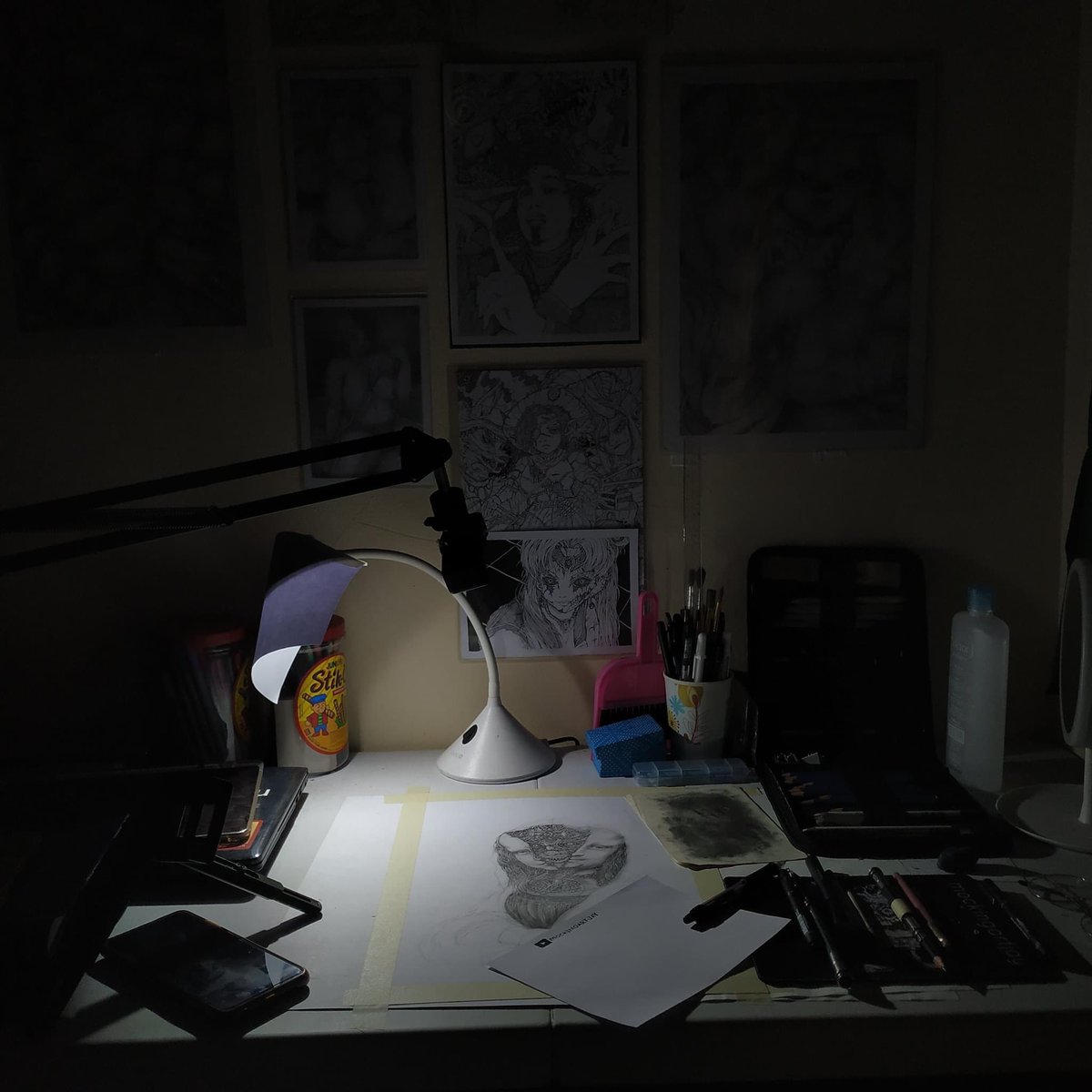 mockingartjay's tweet photo. Evolution of my art / work station.

Goosebumps 🥹😭

From a plastic storage box as a table, to a table with natural sunlight.

I know this is a slow progress, but I'm proud of it!

Everything is happening... There is always a progress if you want that goal!

#mockingartjay https://t.co/8thpoHolcy