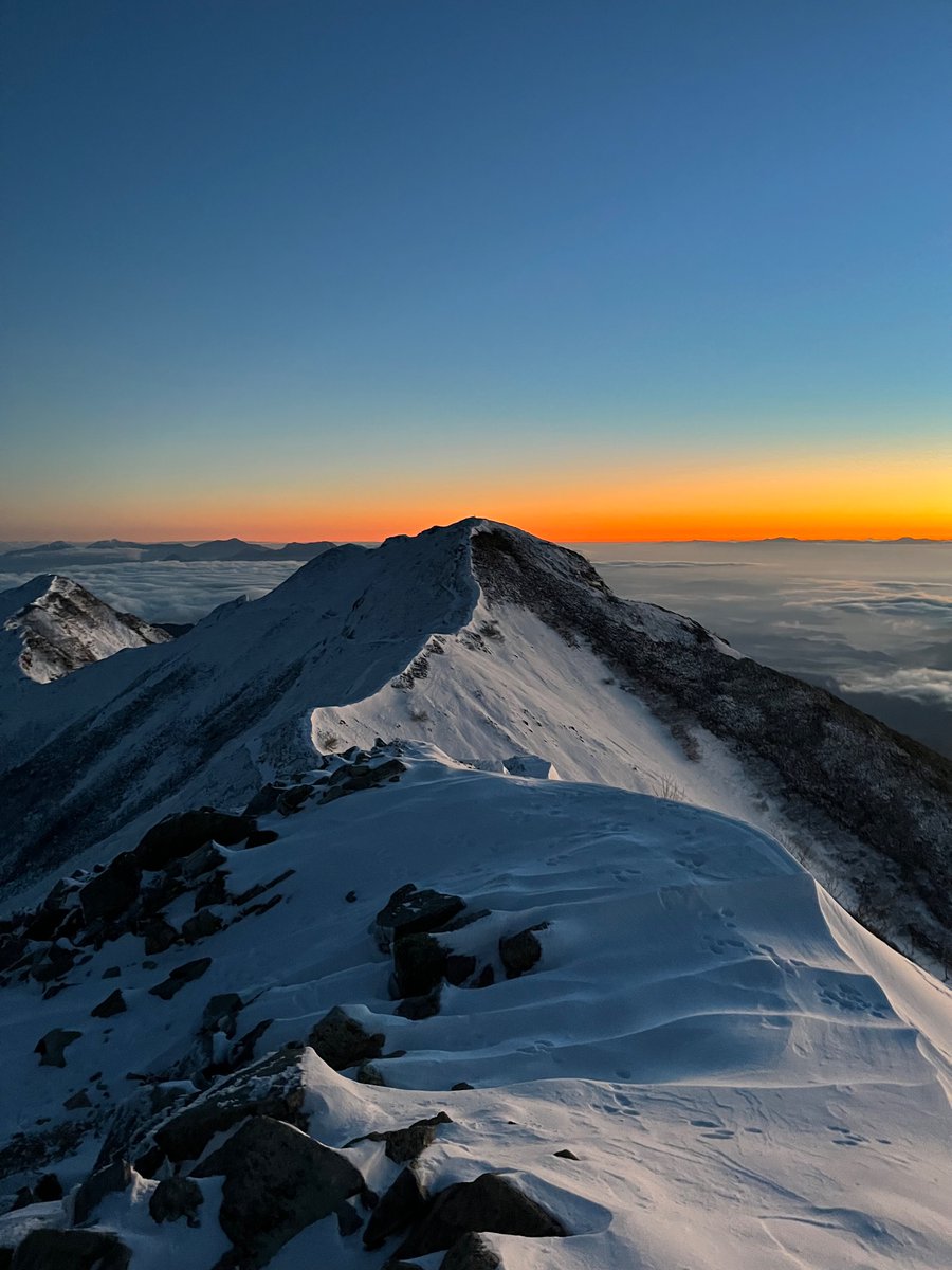 夜景見ながら登山するのが好きな人間です
この時聞いたOrbitの後半の展開はロマンチック過ぎて忘れられません🔥
これほどの曲を世に残してくれてありがとう