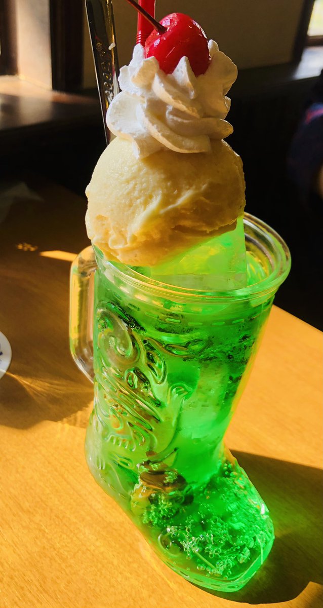 久しぶりに上げてみた😁
今日の昼飯、ナポリンタ～ンとクリームソーダ～😋とりあえず元気にしてます😊