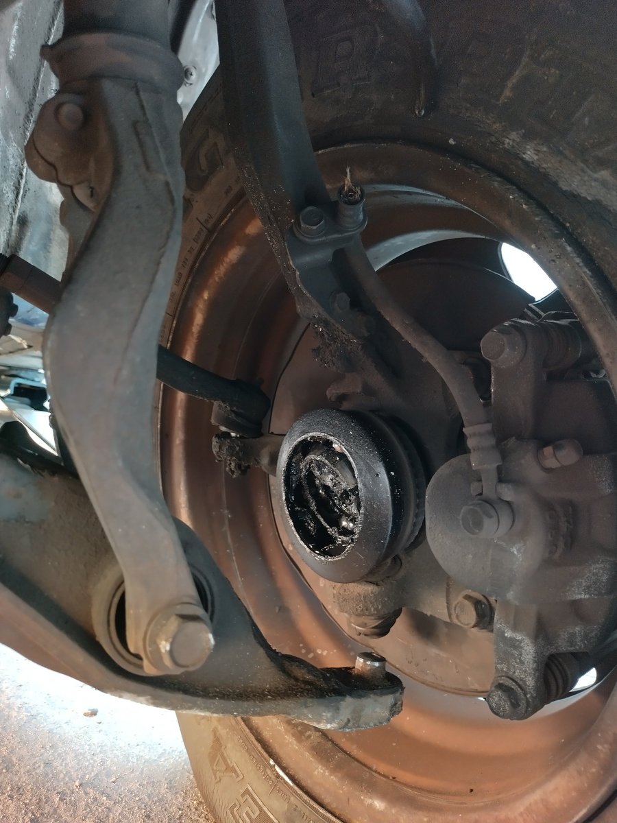 LAJessica369's tweet photo. @barkmeta @kale0302 Greatful to have my car back, it Broke down literally in Downtown on the 110fwy... 😮‍💨
🎶The Leg Bones Connected to the Knee Bone🎶
#Axle
#controlarm
#balljoint
#brakeline
#Hondaハート https://t.co/DLA4ocZzzI
