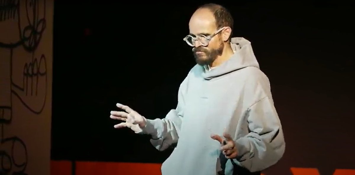 ufvmadrid's tweet photo. @TEDx @TEDTalks ¿Cómo se persiguen los sueños? 
“El poder del asombro son las pequeñas cosas, amaneceres, tus hijos cuando les lees cuentos, a través de ahí me iba inspirando” #TEDxUFV @TEDx @TEDTalks https://t.co/PvOGlsMlsx