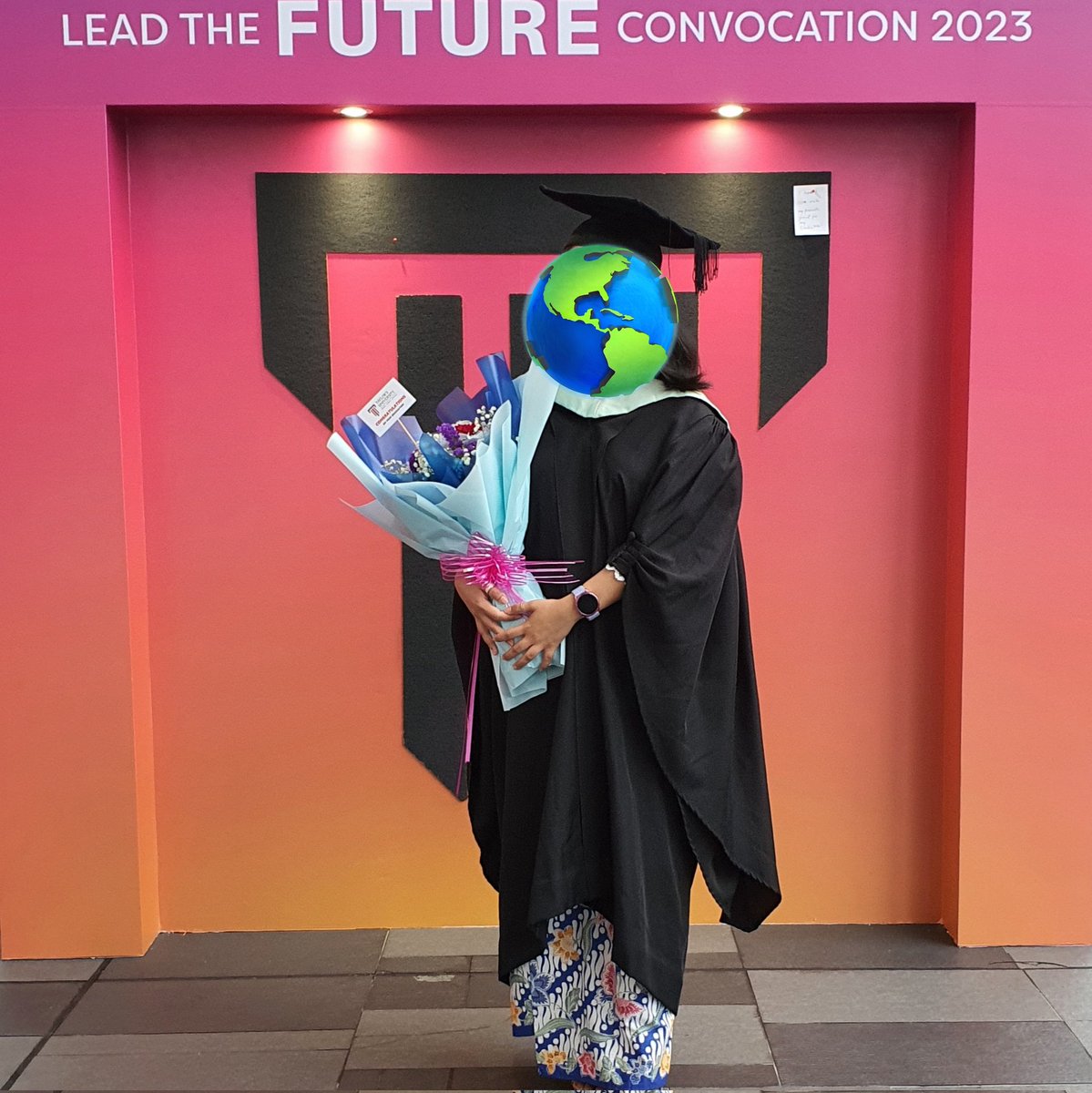 ontiestay's tweet photo. Officially graduated teehee https://t.co/AtSZ3ku4Ua