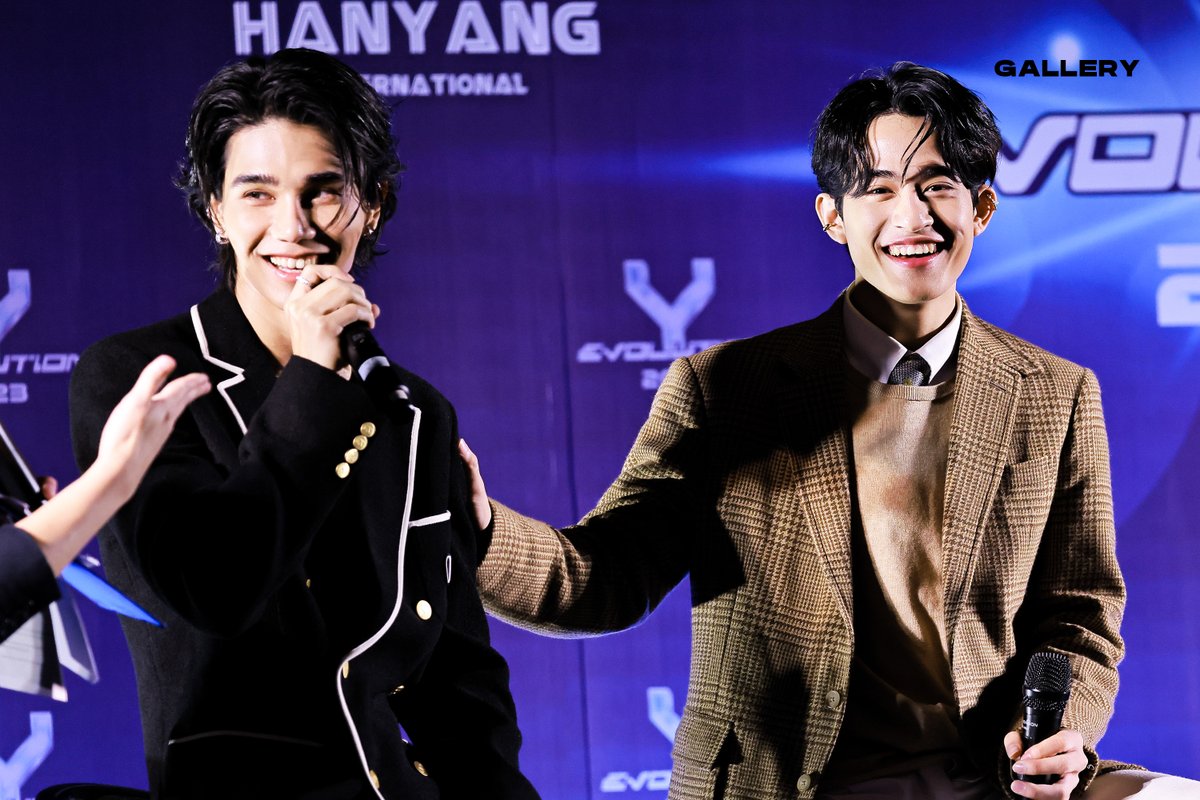 GALLERY_0731's tweet photo. 2023.03.04

Just Indulge In Your Eyes💜💛

#YEvolutionXJeffBarcode 
#JeffBarcode 
@jeffsatur
@BarcodeTin https://t.co/WvQaG989hY
