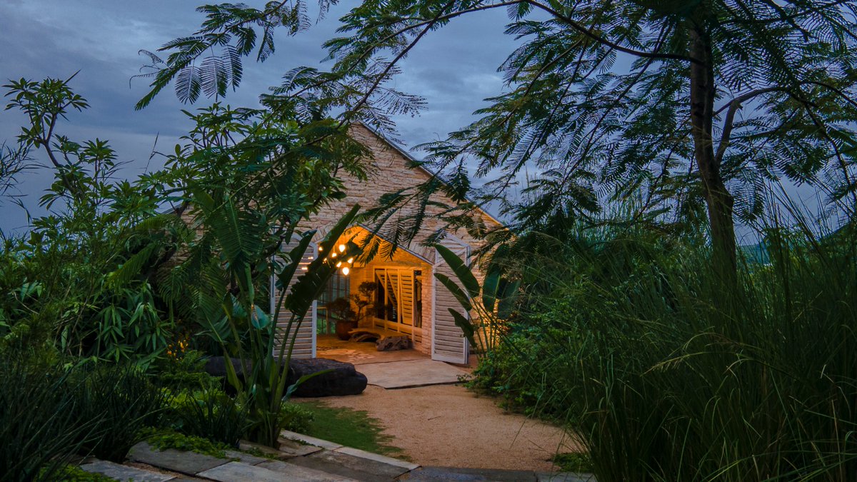 kmandassociates's tweet image. "A good house is one which has a clear organisation. 
A great house is one where you can get lost." - Robert Verrijt

#therayvilla #tropicalliving #livinginnature