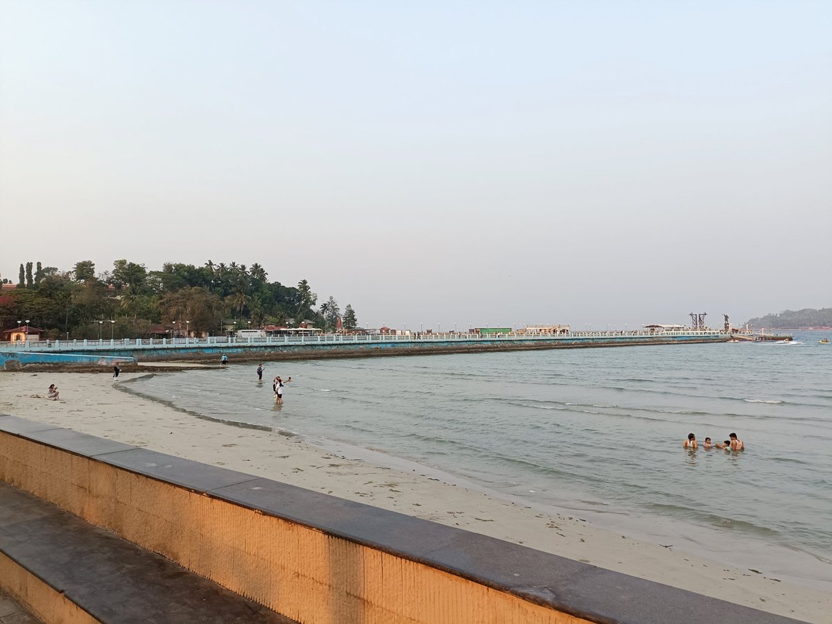 RaziaSoni's tweet photo. Even after the warning, see how people are  swimming at Marina Beach ⛱️ #riskinglife 
@directorate_ipt @SP_SouthAndaman @AndamanPolice https://t.co/lObWDJWECj