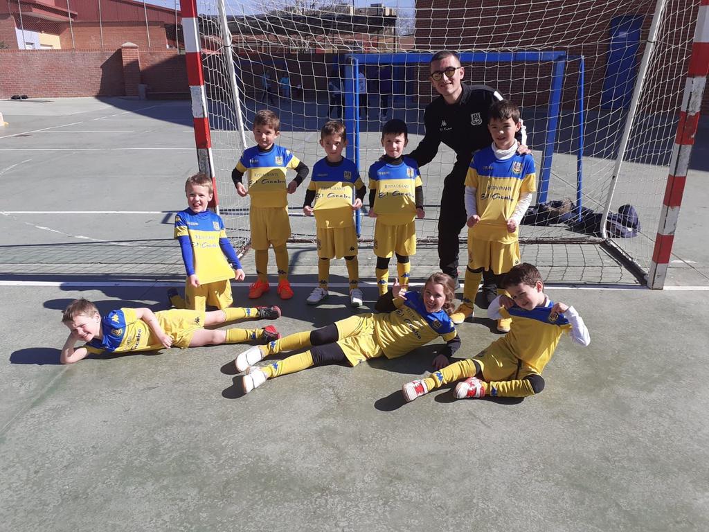 BASE | PREBENJAMÍN B

Disfrutando del fútbol sala con nuestros amigos de <a href="/Colegio_Alkor/">Colegio Alkor</a>

Y en nuestra camiseta...
...nuestro colaborador Rte. EL ACEBO <a href="/acebo_el/">Restaurante el Acebo</a> ¡Gracias por la ayuda cada jornada!

#123Alcorcón
#ConElCorazónEnLaPista💛