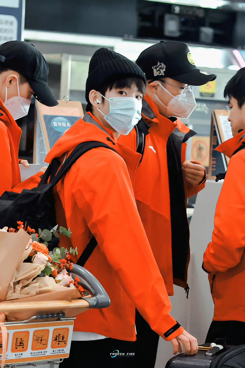 FrozenfireLXJ's tweet photo. #linxiaojun #limhyojun #ShortTrack #林孝埈 
Beijing✈️Seoul https://t.co/L0Zful35ae