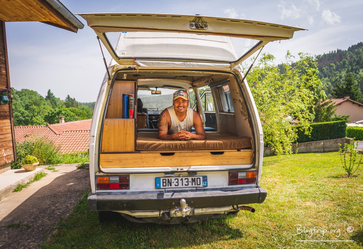 blogtrip's tweet photo. 🎥 Ya vieron el vidéo del #vantour antes de reparar este vehículo 🚍 que espero me lleve por toda #Europa y más allá? Aquí 👉 https://t.co/FIyV5n4wQ4 👈
#wt3 #vw #volkswagen #vanlife #car #old #campingcar #travel #voyage #slowtravel https://t.co/DHm2QYNwhI