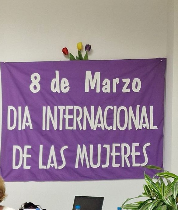 micaelajf4691's tweet photo. Ayer tuvimos una charla-debate muy fructífera y agradable en la sede de Unidas Podemos de Nerja-Maro, repasando todas las Leyes feministas que se han aprobado por este gobierno de coalición, y la reacción patriarcal que generan. 
@adelantenerja https://t.co/6vEM2rgrcc