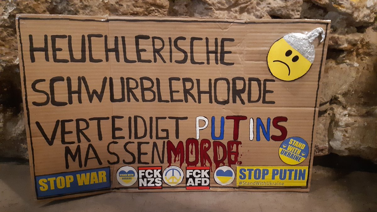 RomiLoucura's tweet image. #FR0403 Fazit: #Dullis machen Dullisachen:
Frieden fordern, aber die Flagge 🇺🇦 d. Ukraine a. ihrer Demo verbieten. Stattdessen #AfD, #FreieSachsen u. Russlandflagge. #FreiSeinFreiburg nur verlogen! 2 min nach der Ansage, wurde die Ansage schon wieder verleugnet u. relativiert.