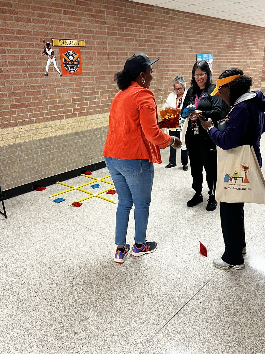 BrooksDonnielle's tweet image. Can’t believe you’re missing out on the fun. First in person @HISD_Assessment DATA Series is off to a home run hit  #dataseries #Saturday #chavezHS #houston