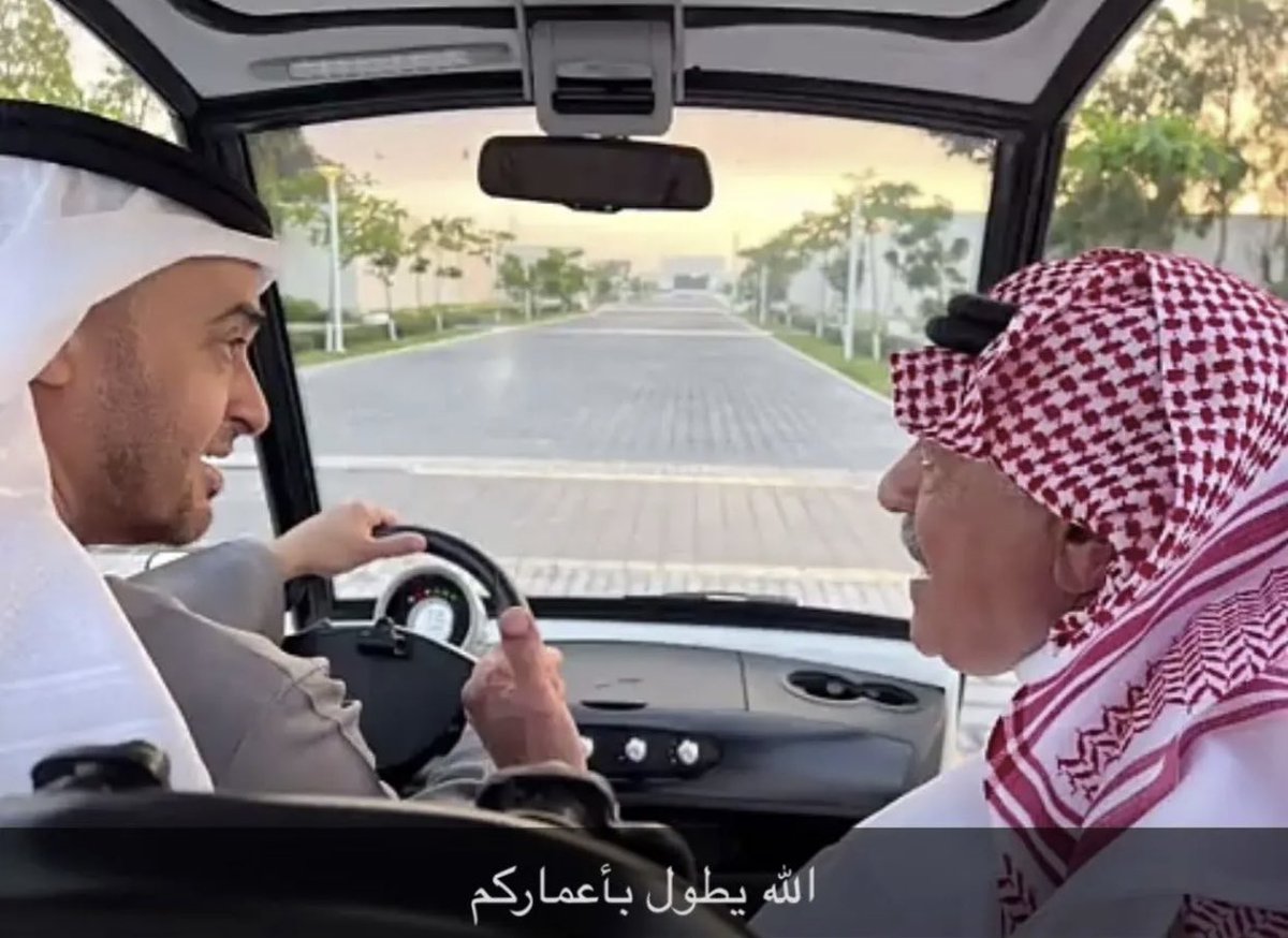 monther72's tweet photo. الأمير مقرن بن عبدالعزيز والشيخ محمد بن زايد حفظهما الله في صورة رائعة 🇸🇦💚🇦🇪
#صورة_اليوم https://t.co/XfF7Gsi4eE