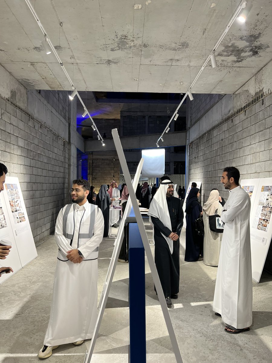 Lifebymwt's tweet photo. معرض @ArchgalleryS قدم مفهوم جديد للمعارض في رأيي، من المجتمع ومن أجل المجتمع، أشكر @Archma_studio وجميع القائمين عليه وسعيد برؤية الإقبال عليه، لا يفوتكم اليوم آخر حتى الساعة ١١ مساءً. https://t.co/bK17yjJPgF