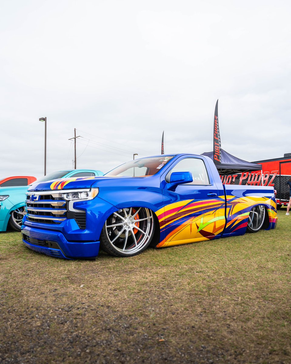 GeeShotz92's tweet photo. Which one yall taking?
@TrucksPointless https://t.co/IzWmD9b8C3