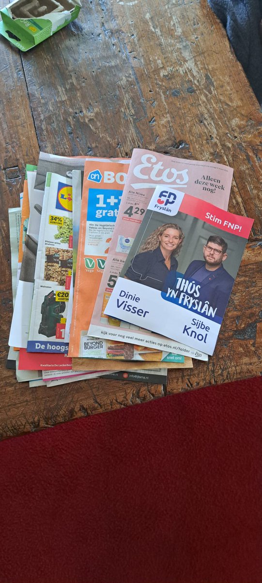 💪 Grutsk op dizze klup minsken! De FNP gong hjoed en juster manmachtich de dyk út. Hjoed in 100-120 minsken yn it spier en op it partijhûs kin Ferry de stream oanfragen foar posters hast net oan. It is dúdlik de <a href="/fnpfryslan/">FNP</a> komt der oan!

#Thús #FNP ✏️