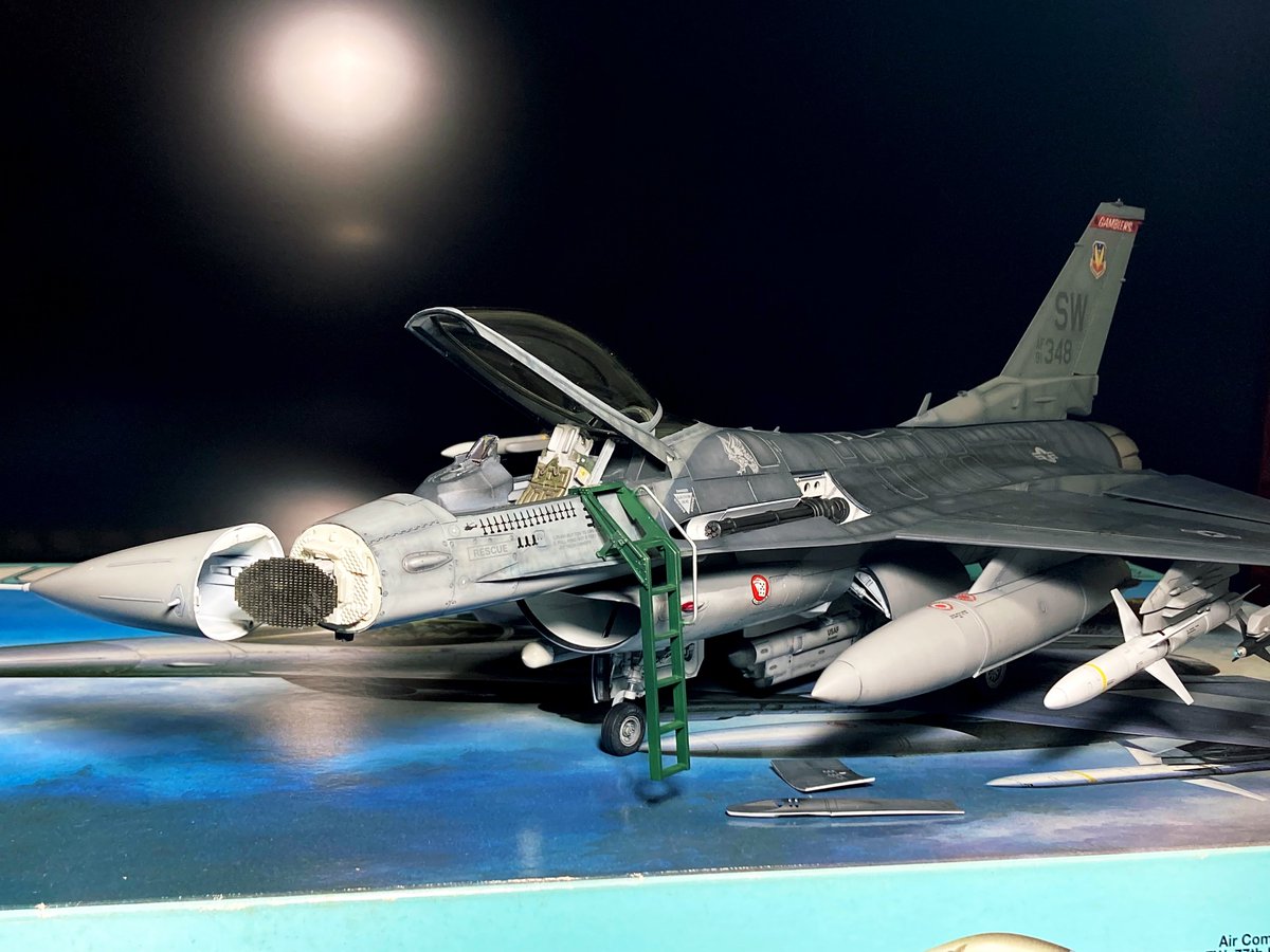 bamboo_shootMT's tweet photo. TAMIYA F-16 
Air Combat Command, 9th AF, FW, 77th FS (Operation Iraqi Freedom), Shaw AFB, South Carolina OIF参加機
完成。

ちびちびやって今年初完成。

「あれ？嵌まらない」っとなった際に確実に自分が見落としてる筈と思わせてくれるそんな設計

#最近作った実感_体験_その他いろいろ満足感 https://t.co/4WHkczh6fr