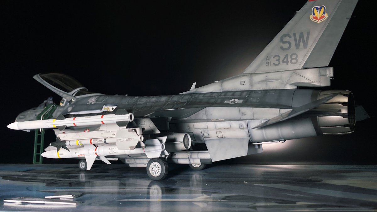 bamboo_shootMT's tweet photo. TAMIYA F-16 
Air Combat Command, 9th AF, FW, 77th FS (Operation Iraqi Freedom), Shaw AFB, South Carolina OIF参加機
完成。

ちびちびやって今年初完成。

「あれ？嵌まらない」っとなった際に確実に自分が見落としてる筈と思わせてくれるそんな設計

#最近作った実感_体験_その他いろいろ満足感 https://t.co/4WHkczh6fr