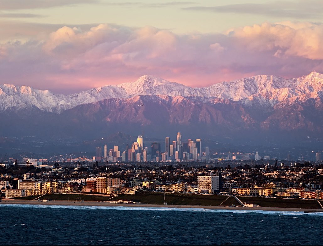 bay_photography's tweet image. Los Angeles stormageddon 2023 sunset

From front to back: Pacific Ocean, Redondo Beach, Los Angeles and a snow capped Strawberry Peak