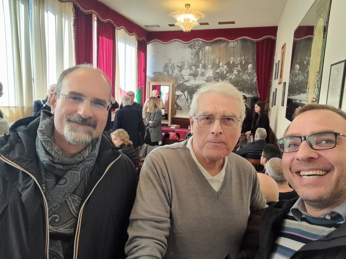 FamigliaFuturo's tweet image. il Presidente di Famiglia è Futuro Berardo Taddei, il segretario Attilio Centurioni e l'avvocato Paolo Dalla Marta al Caffè Fantoni di Villafranca con gli onorevoli Maschio e Morgante alla presentazione dei primi 100 giorni del governo Meloni.