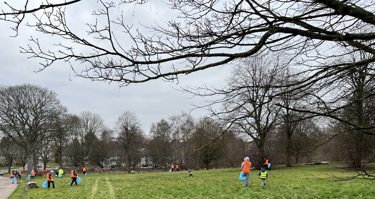 CllrMajid's tweet photo. Thank you to the fab @HodgeHillCommon for organising a litterpick at the common followed with tea, cakes and samosa

Brilliant turnout with approx 25 bags collected and good discussions around issues in and around the common with volunteers inc legend @JillOHare2

#CleanerBrum💚 https://t.co/m6irv5nHhz