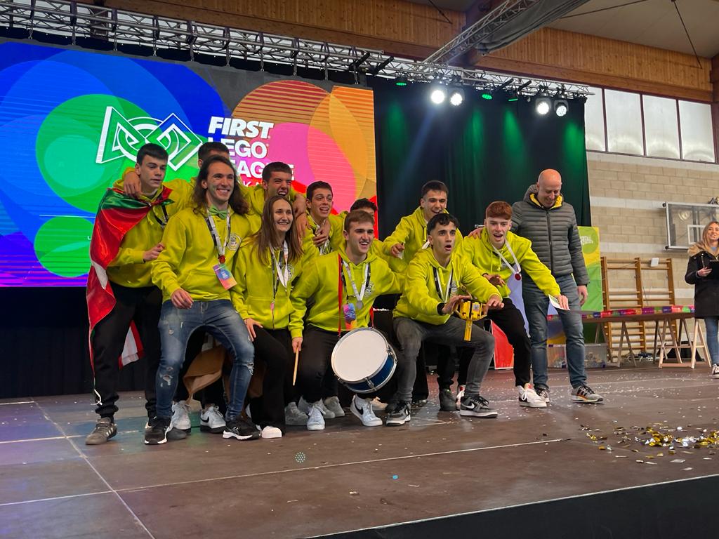 sanfidel_ikas's tweet image. Txapeldunak! 🏆🏆 Zorionak, makinak! Lan izugarria First Lego League txapelketan, SANFITEK_LAND! Lau sari lortu ditugu: lehiaketaren 1. eta 2. sariak, eta, gainera, robotaren diseinu eta portaera onena. Bikain egin duzue! 

#Zientzia #Teknologia #Robotika #FLLEuskadi