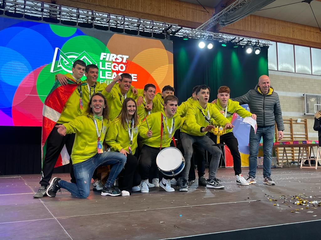 sanfidel_ikas's tweet image. Txapeldunak! 🏆🏆 Zorionak, makinak! Lan izugarria First Lego League txapelketan, SANFITEK_LAND! Lau sari lortu ditugu: lehiaketaren 1. eta 2. sariak, eta, gainera, robotaren diseinu eta portaera onena. Bikain egin duzue! 

#Zientzia #Teknologia #Robotika #FLLEuskadi