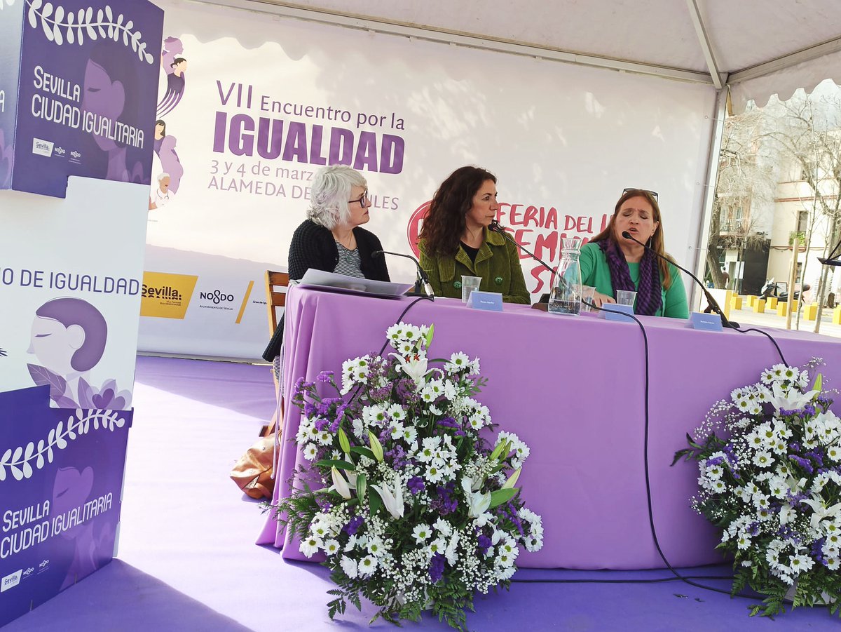 oncereyes's tweet photo. Maravillosa charla sobre mujer, Sevilla y memoria en el VII encuentro por la igualdad organizado por @flfs_2023 y el @Ayto_Sevilla acompañada de dos mujeres valientes y ejemplares, Susana Falcón y Paqui Maqueda #FLFS2023 https://t.co/4izG1qpsw4