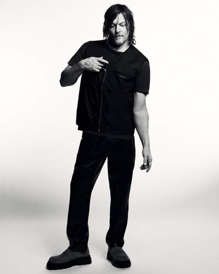 FansTWD3's tweet image. Norman Reedus en la revista Francesa "L'Officiel" #NormanReedus 💖 @wwwbigbaldhead