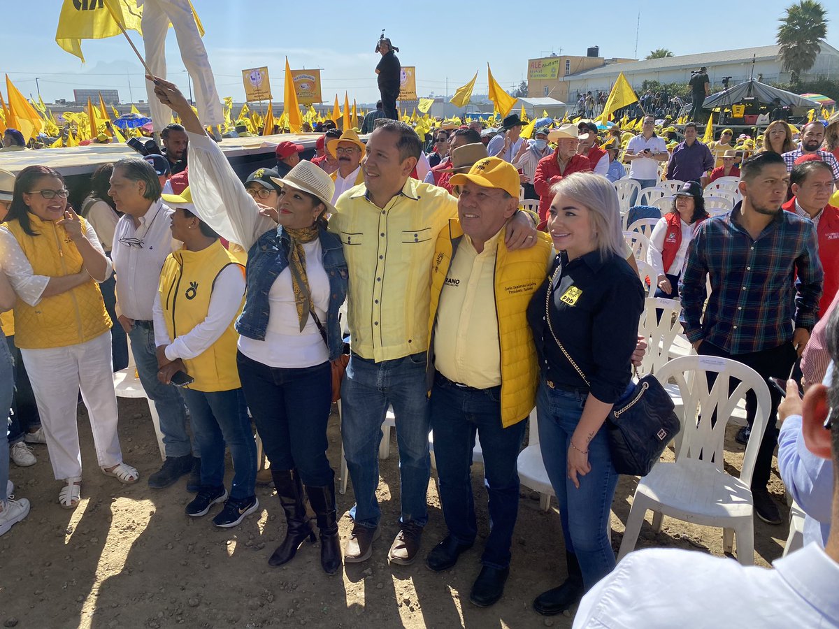 Ya estamos listas y listos en Valle de Chalco para la toma de protesta de <a href="/AlejandraDMV/">Alejandra Del Moral</a> como nuestra candidata al gobierno del Estado de México.
<a href="/PRDMexico/">PRD</a>