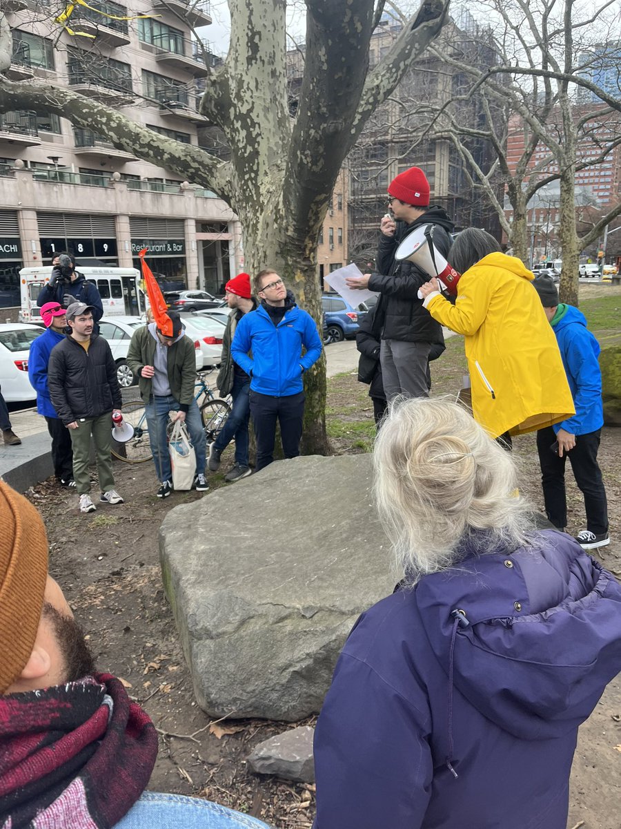 rivardkatherine's tweet photo. One of the few reasons I’d set an alarm on a Saturday morning — a BQE Walk &amp; Talk with @TransAlt. https://t.co/azYcKLTMsK