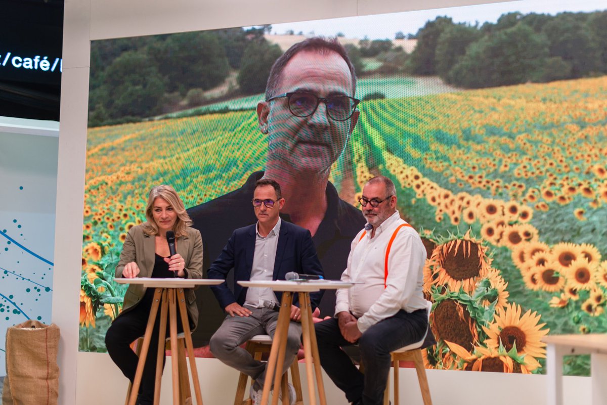 #SIA2023 #VillageSemence 
#Abeilles &amp; #Agriculteurs-multiplicateurs de #semences font-ils bon ménage?
avec <a href="/bourdillaurent/">laurentbourdil</a> <a href="/AnamsoAssos/">ANAMSO</a>
youtu.be/hy9yIwxsv84