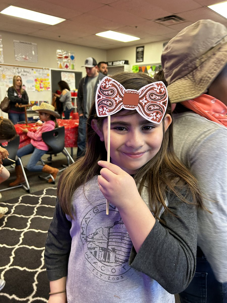LitkeAngie's tweet photo. Texas parties!!  So fun!@Longbranch_Elem #misdproud https://t.co/5X0rZvZeDf