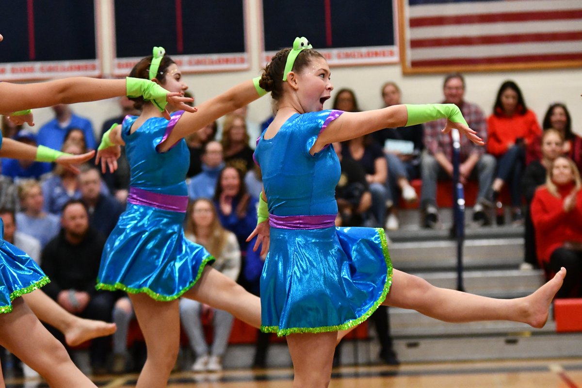 RVCSchools's tweet photo. 🤩 the costumes🤩 the choreography 🤩 the energy #GameOnRVC #LikeACyclone #RTV #BTV 📸 @sideline_eebs https://t.co/pPfzAz68oY