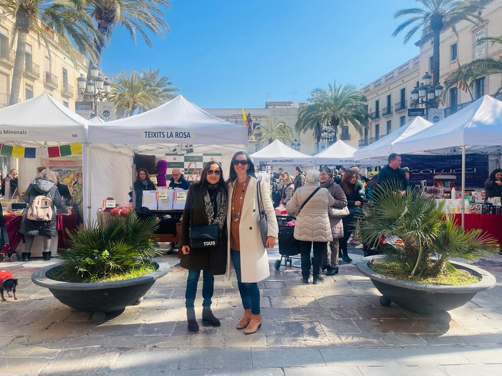 Cs_Vilanova's tweet photo. Hoy nuestras concejalas @erikaquintero_1
y @c_depelegri han visitado la feria #ForaStocks.
CS #VNG siempre con el comercio local de #VNG. https://t.co/K5UbW8nloo