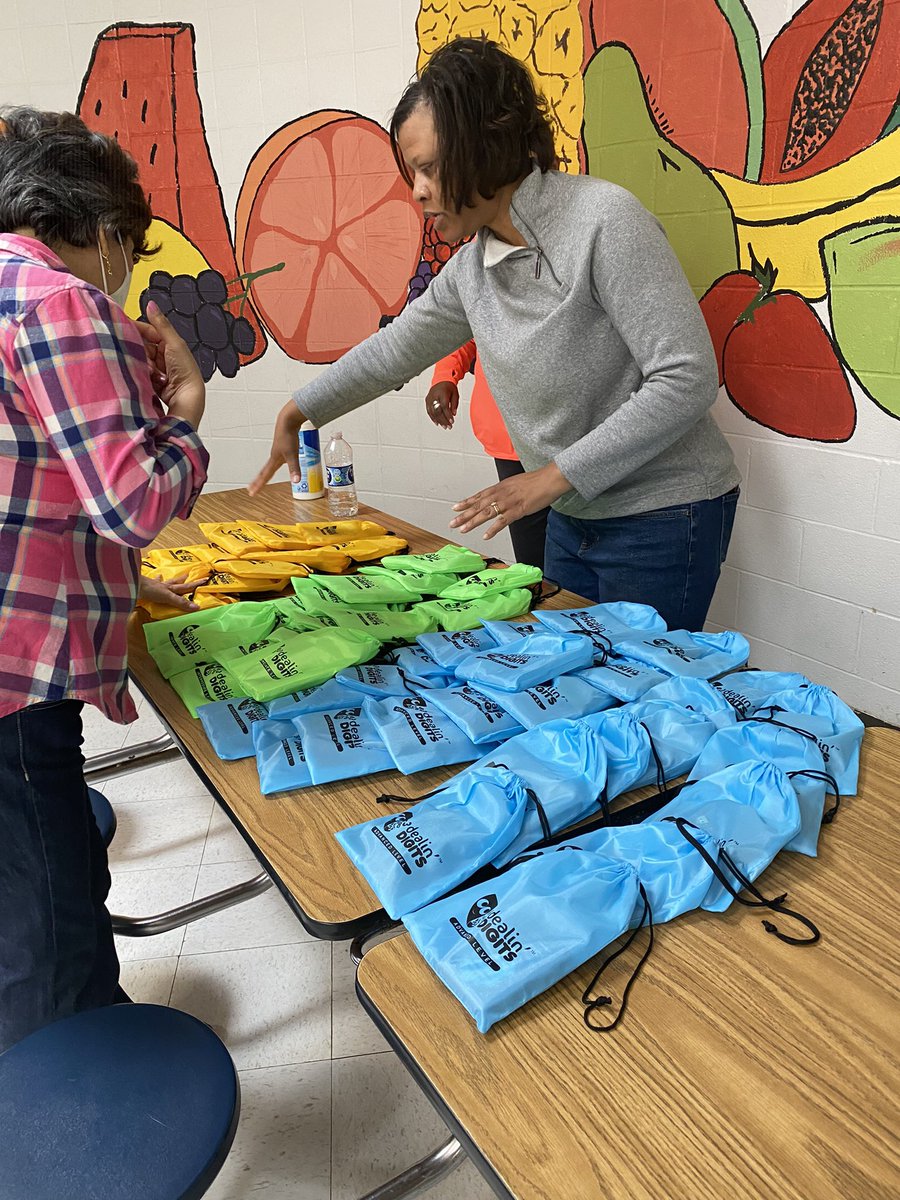 Students and families enjoyed our final EL Prep Academy Session! <a href="/BethesdaBulldo1/">Bethesda Bulldogs</a> <a href="/OakGroveDPS/">Oak Grove Elementary School</a> <a href="/SpringValleyEl/">Spring Valley Elementary</a> <a href="/Portia_Lee18/">Portia Lee</a> @drstacydstewart <a href="/pmubenga/">Pascal Mubenga, PhD.</a>
